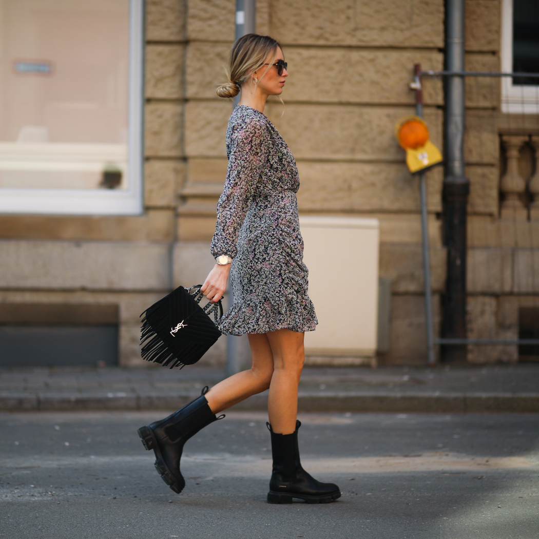 Trapery do sukienki? Te stylizacje są wygodne i kobiece! Zobacz, jak skompletować idealny look